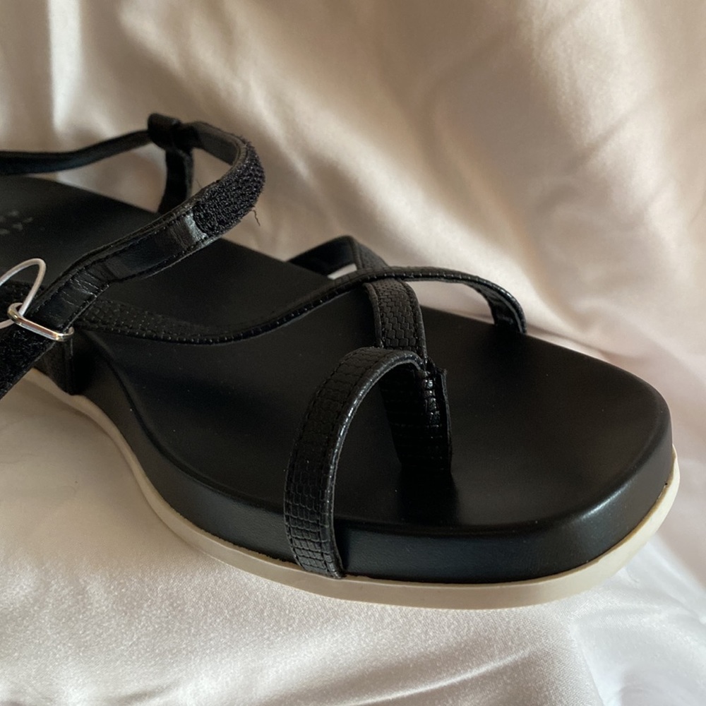 sandals - Picture 4 of 4